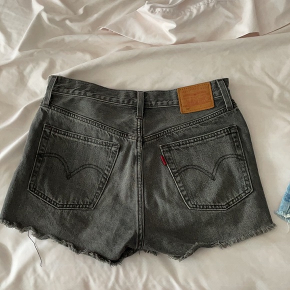 Levi’s 501 Jean shorts - Picture 2 of 2